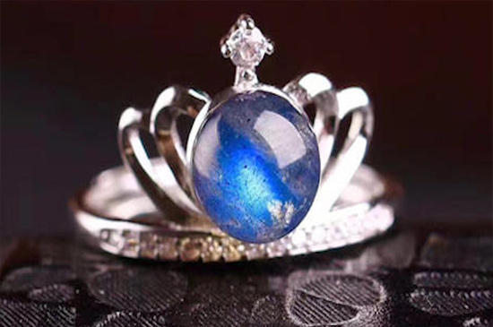 男生无名指戴戒指是什么意思