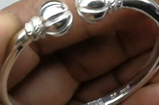 女生戴银镯子的禁忌