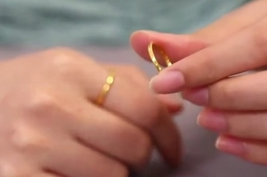 黄金素圈戒指的寓意和象征