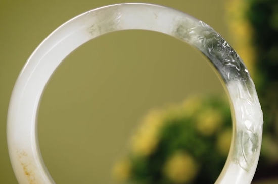 翡翠手镯怎么挑 翡翠手镯怎么看水头