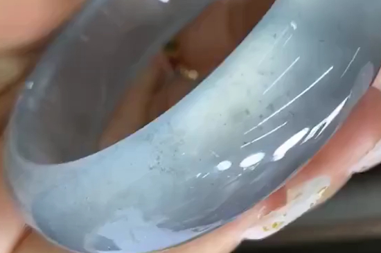 翡翠手镯怎么挑 翡翠手镯怎么看水头