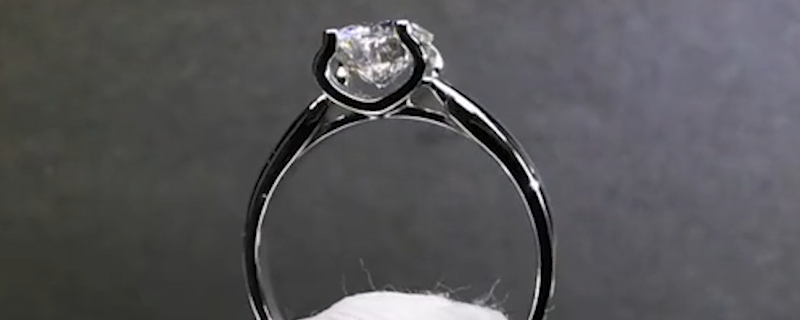 戴戒指的含义 女生双手