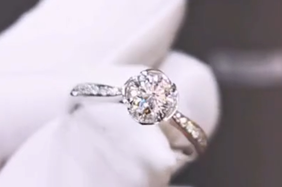 戴戒指的含义 女生双手