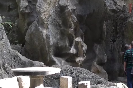 如何分辨玉石原石与普通石头