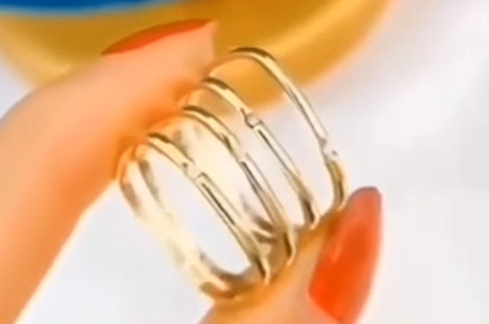 小方戒是黄金还是彩金