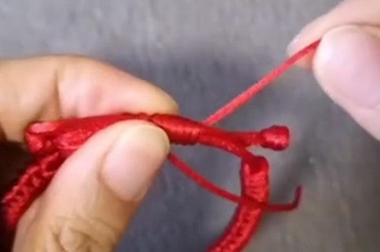 戴红绳洗澡要取下来吗