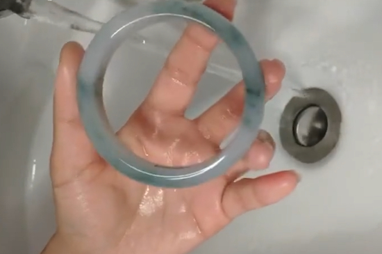 翡翠佩戴注意事项