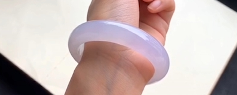 如何挑翡翠手镯