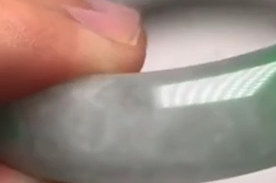 如何挑翡翠手镯