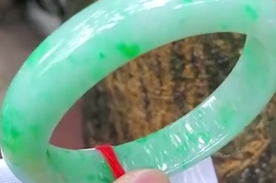 翡翠手镯怎么看种水