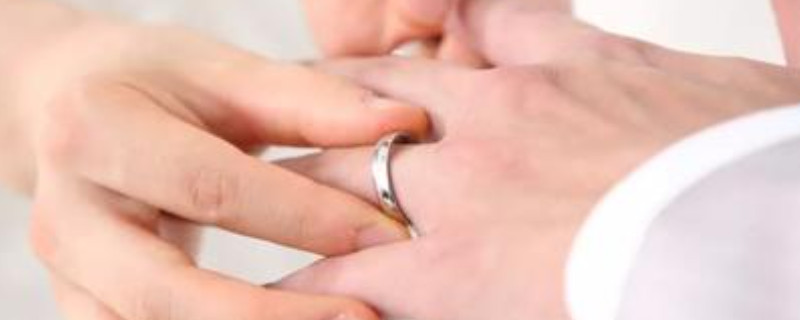 男人戴戒指应该戴在哪个手指