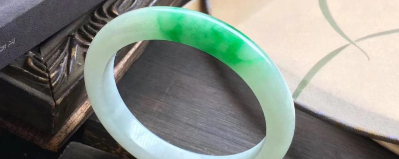 翡翠镯子大小选择