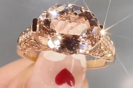 女人戴戒指在各个手指的意义