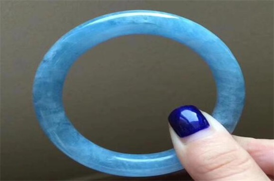 海蓝宝手镯功效与作用