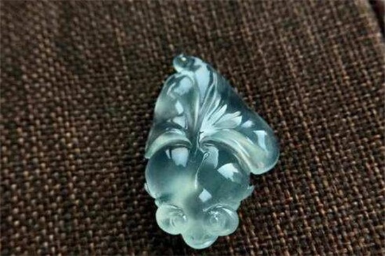 棉絮多的翡翠养人吗