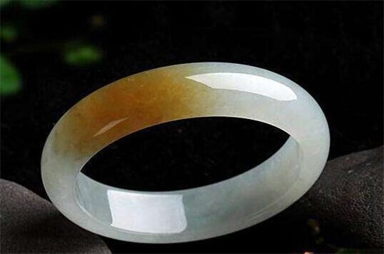 怎样挑选翡翠手镯