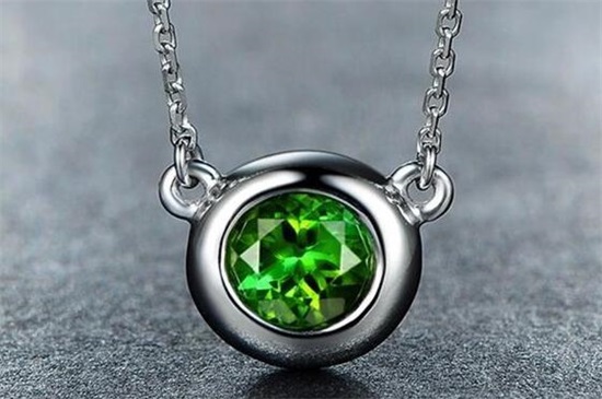 翡翠和水晶的区别