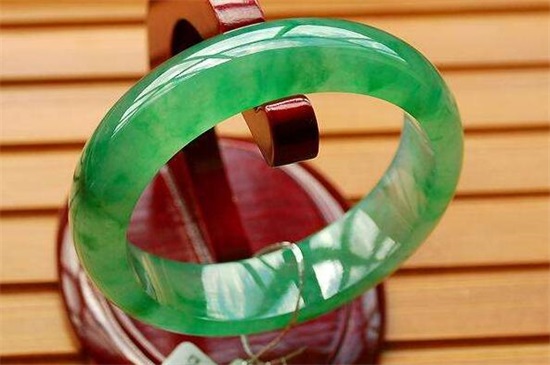 翡翠手镯怎么选