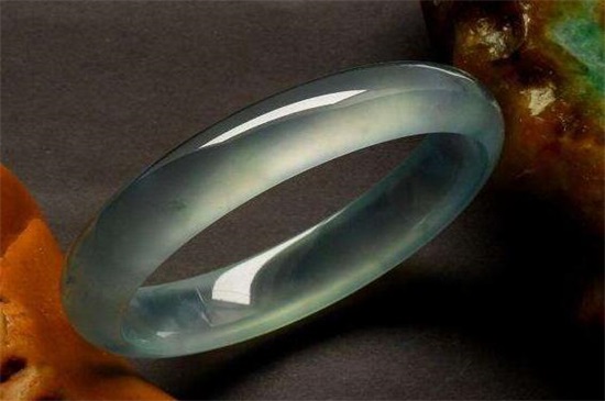 翡翠的颜色有哪些