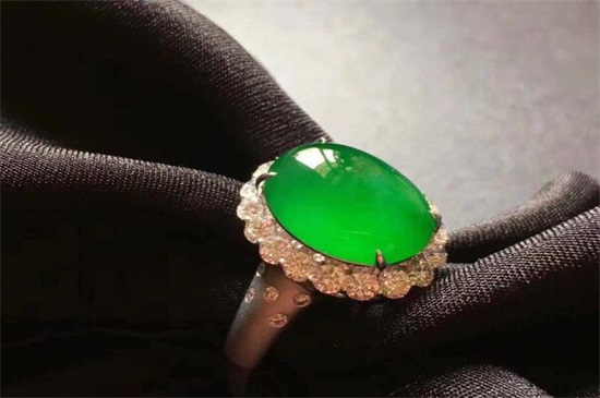祖母绿和翡翠的区别