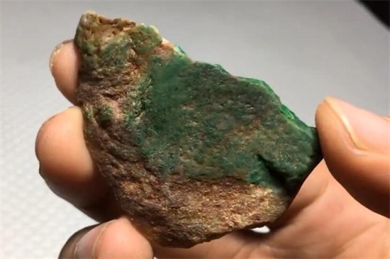 翡翠原石鉴定方法