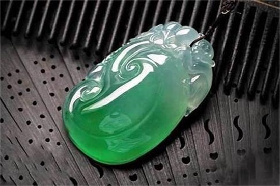 什么是玻璃种翡翠