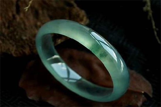 翡翠的特点与鉴定