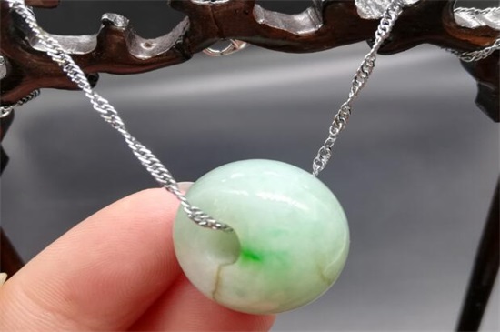 路路通吊坠禁忌