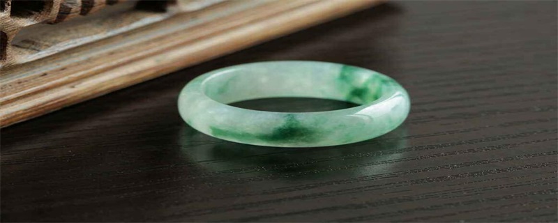 戒指卡住了怎么取下来