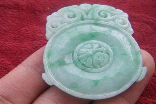 合成翡翠手镯和天然怎么分辨