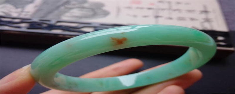 苹果绿翡翠和豆绿翡翠的区别