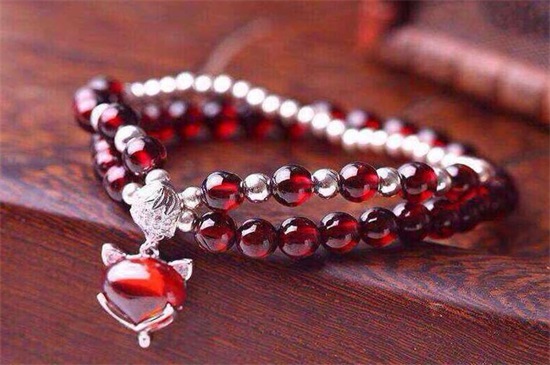 石榴石貔貅手链寓意