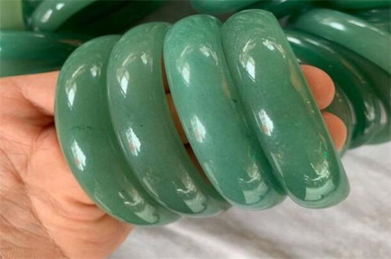 东陵玉和翡翠怎么区别