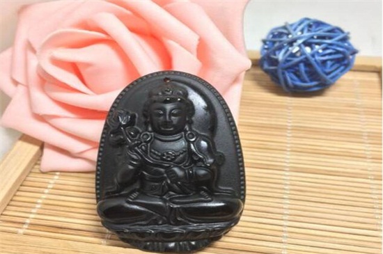 本命佛能贴着肉戴吗