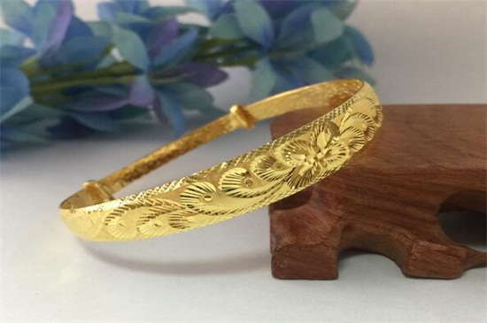 黄金手链睡觉要摘下来吗