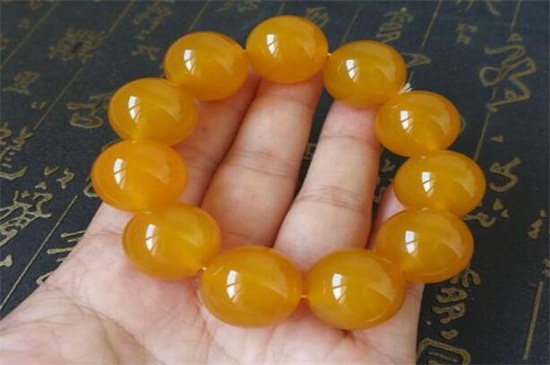 冰玉髓和翡翠的区别