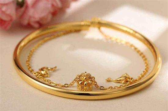 黄金手镯的寓意