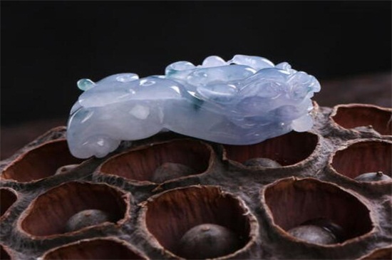 翡翠貔貅的寓意及功效