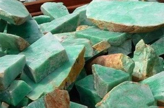 危料和缅甸翡翠的区别