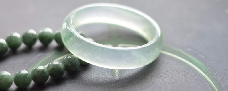 翡翠镯子有裂纹会断吗