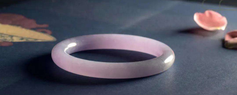 翡翠手镯有裂纹正常吗