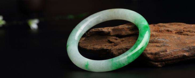 翡翠手镯里面有冰晶正常么