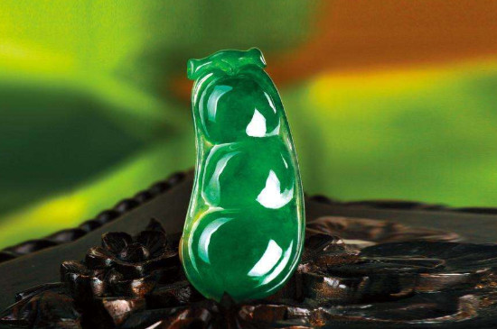 金丝玉和翡翠的区别