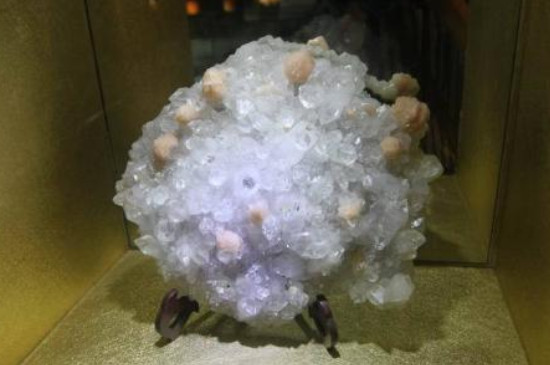 鱼眼石是什么水晶