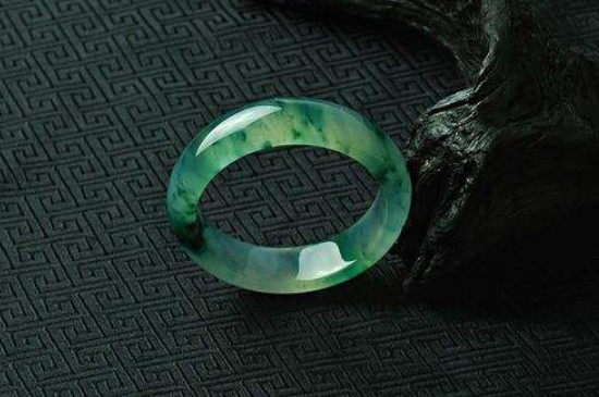 翡翠和玉的区别在哪