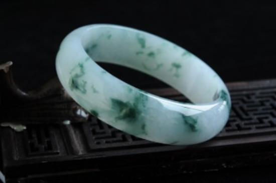 两个翡翠手镯可以一起戴吗