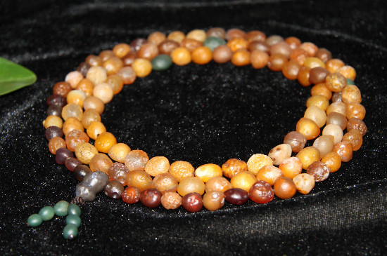 葡萄干玛瑙手串怎么盘?