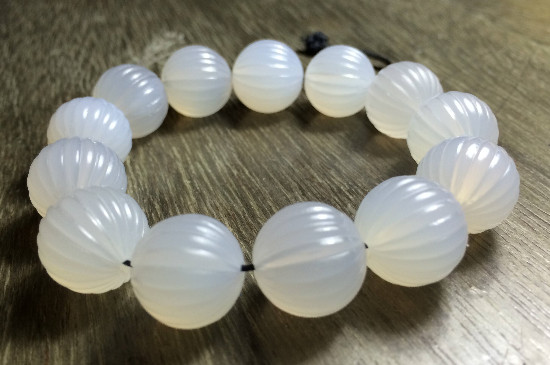 白色玛瑙对人体有什么好处