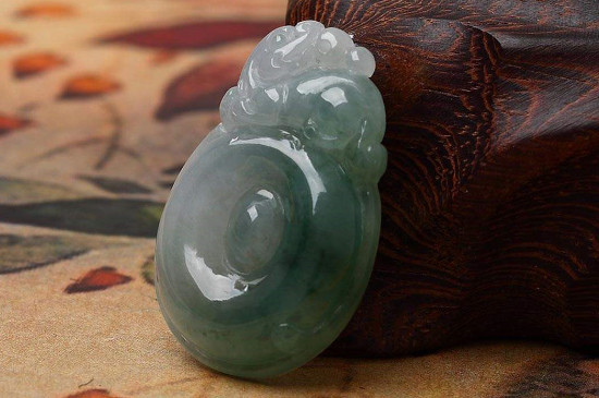 怎样选购翡翠挂件