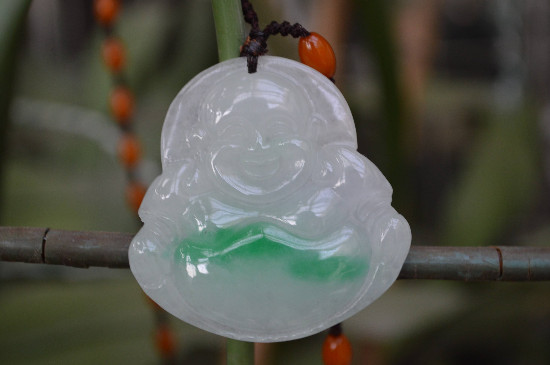 翡翠白底青是什么意思